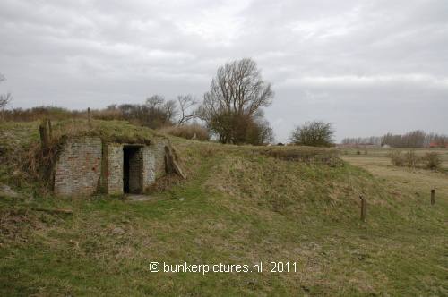 © bunkerpictures - Empl 10.5cm and Ammo storage